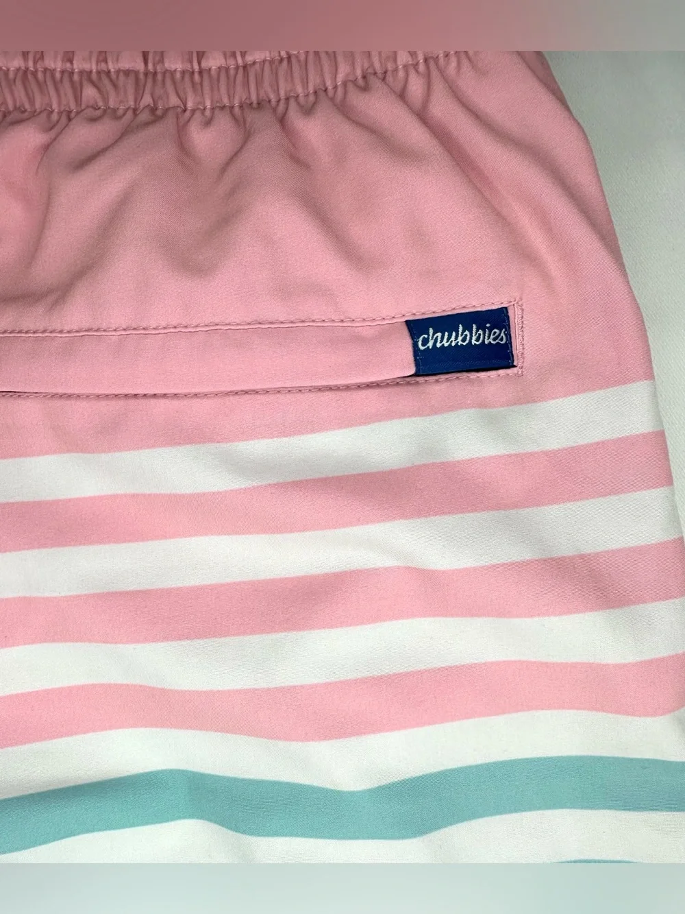 Chubbies Men’s On The Horizons Swim Trunks Lined Blue Pink Size 2XL